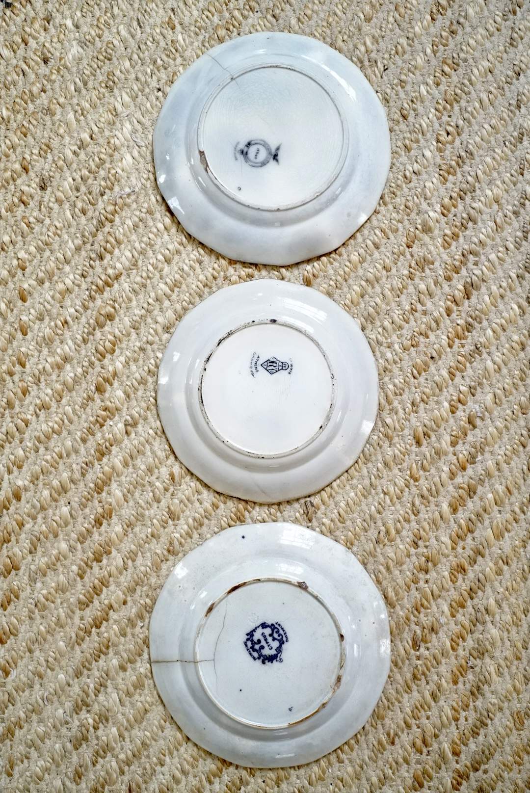 Set of 3 — Antique Mulberry/Flow Black Plates