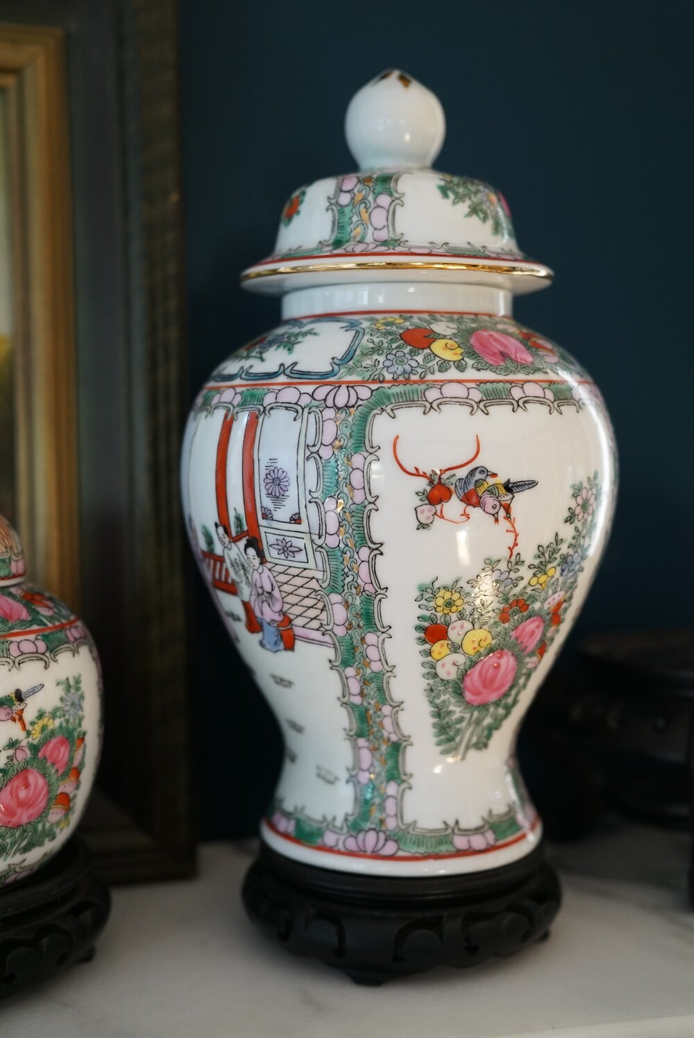 10” Vintage Rose Medallion Temple Jar