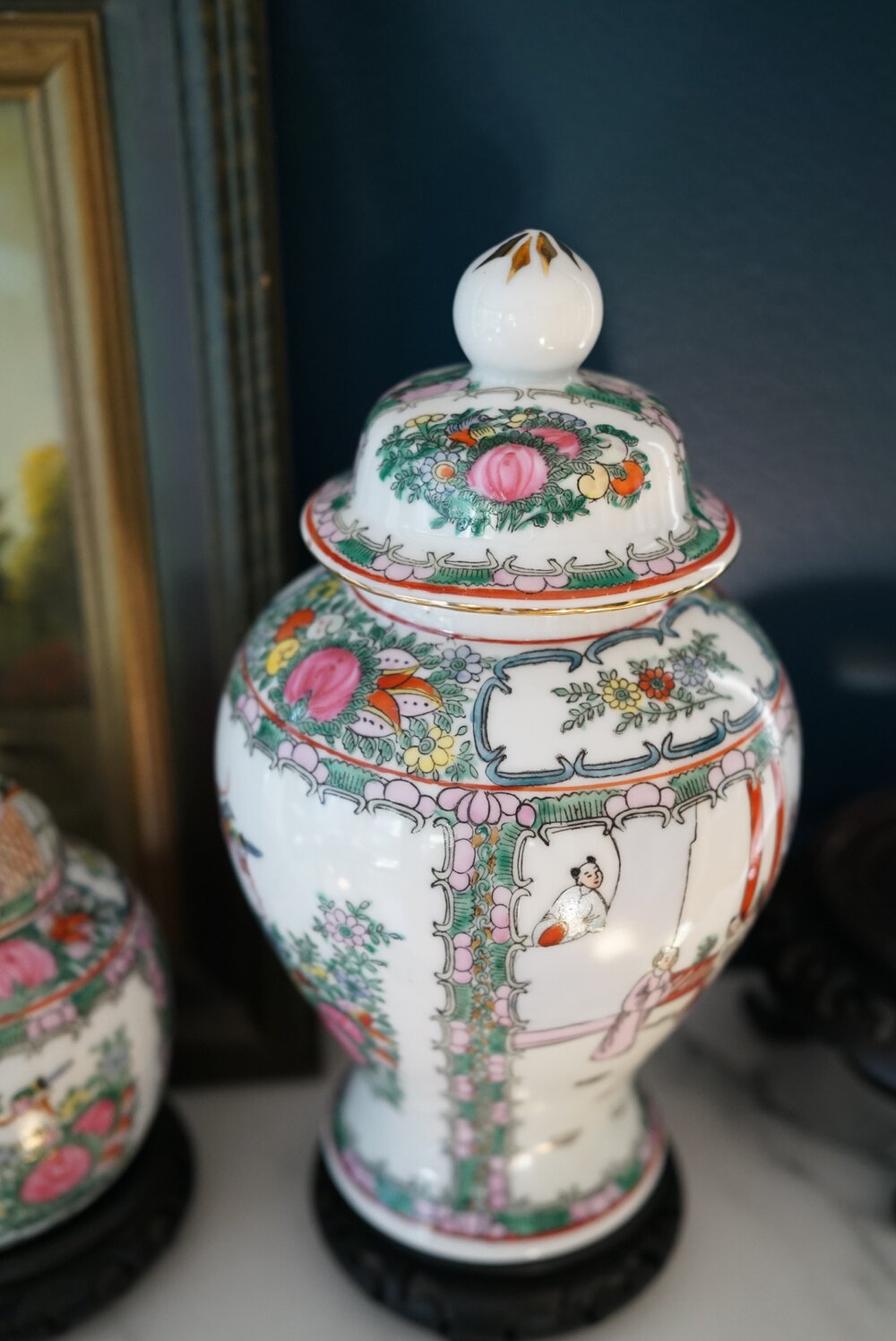 10” Vintage Rose Medallion Temple Jar