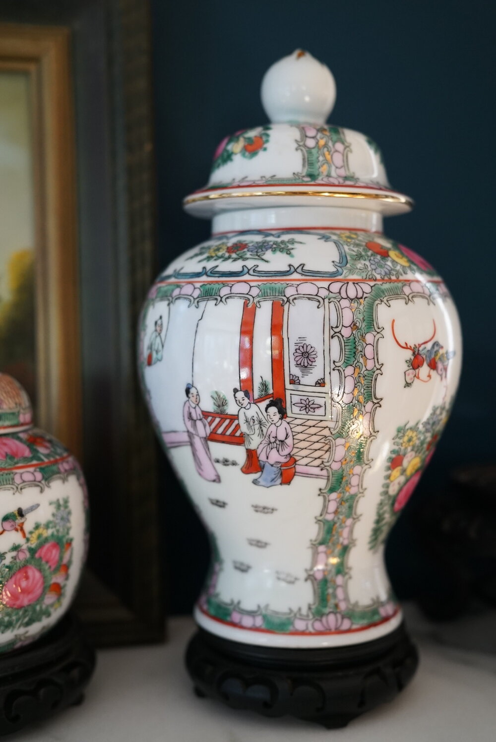 10” Vintage Rose Medallion Temple Jar