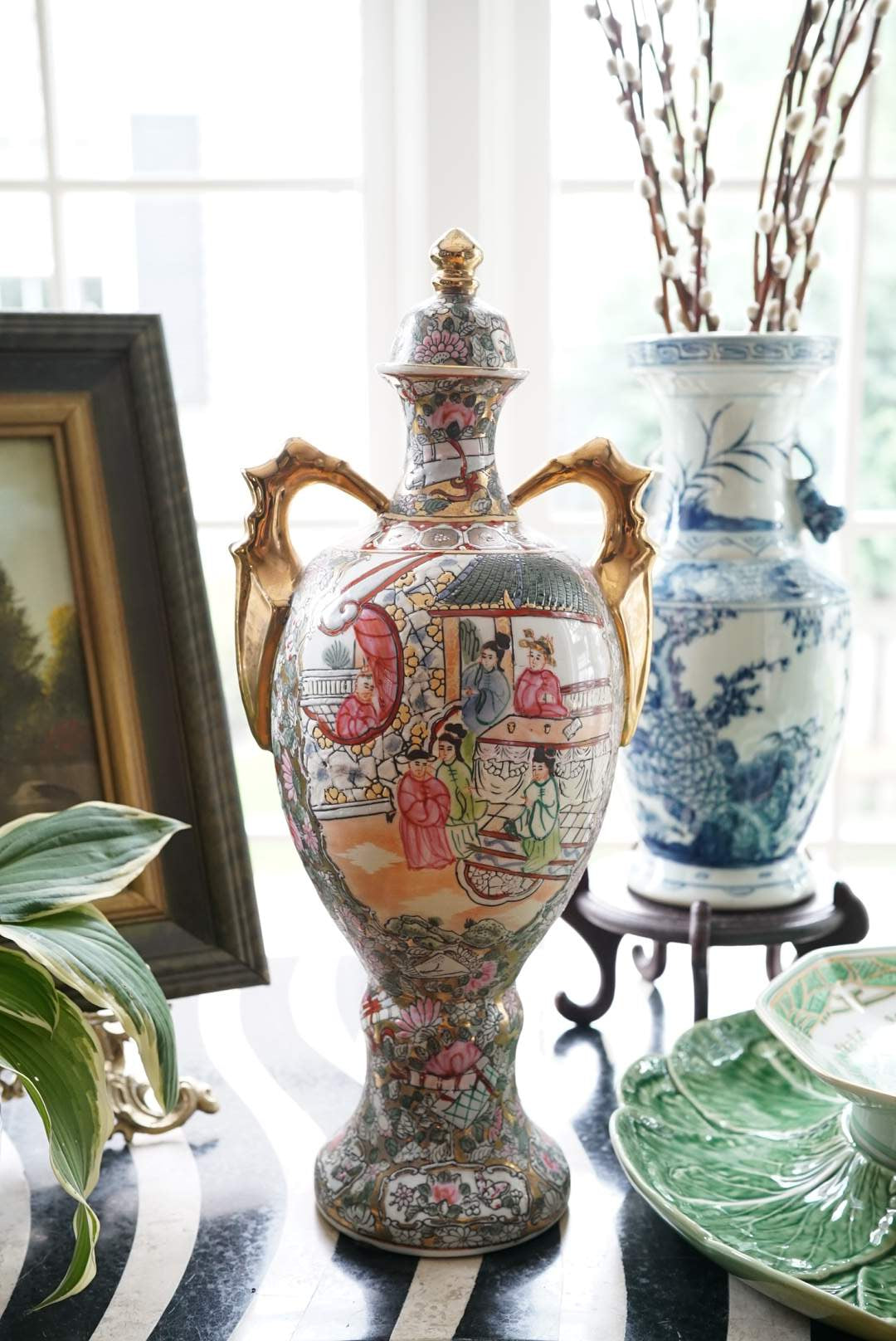 Stunning Rose Mandarin Lidded Trophy Vase