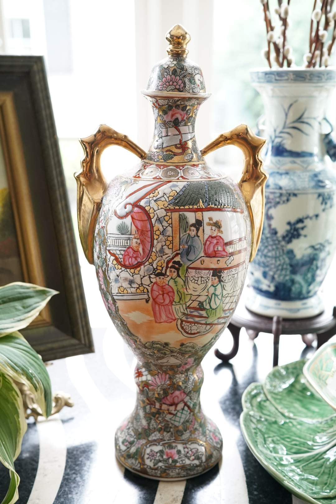 Stunning Rose Mandarin Lidded Trophy Vase