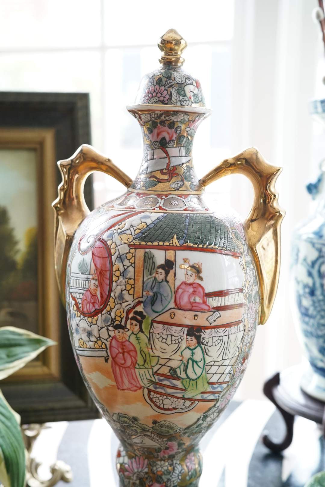 Stunning Rose Mandarin Lidded Trophy Vase