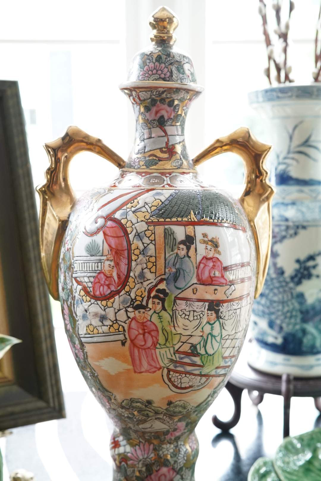 Stunning Rose Mandarin Lidded Trophy Vase