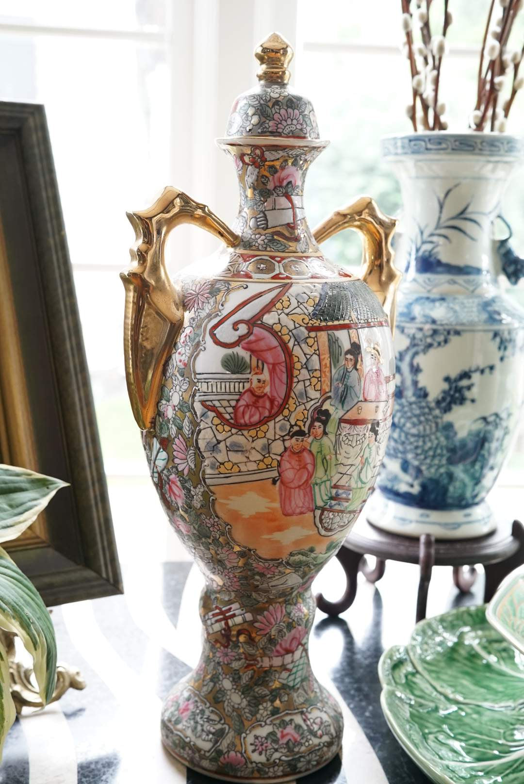 Stunning Rose Mandarin Lidded Trophy Vase