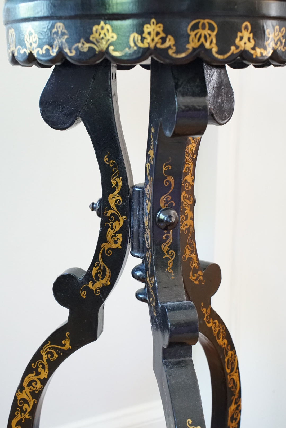 Antique Gilt Wood Jardiniere Stand with Insert