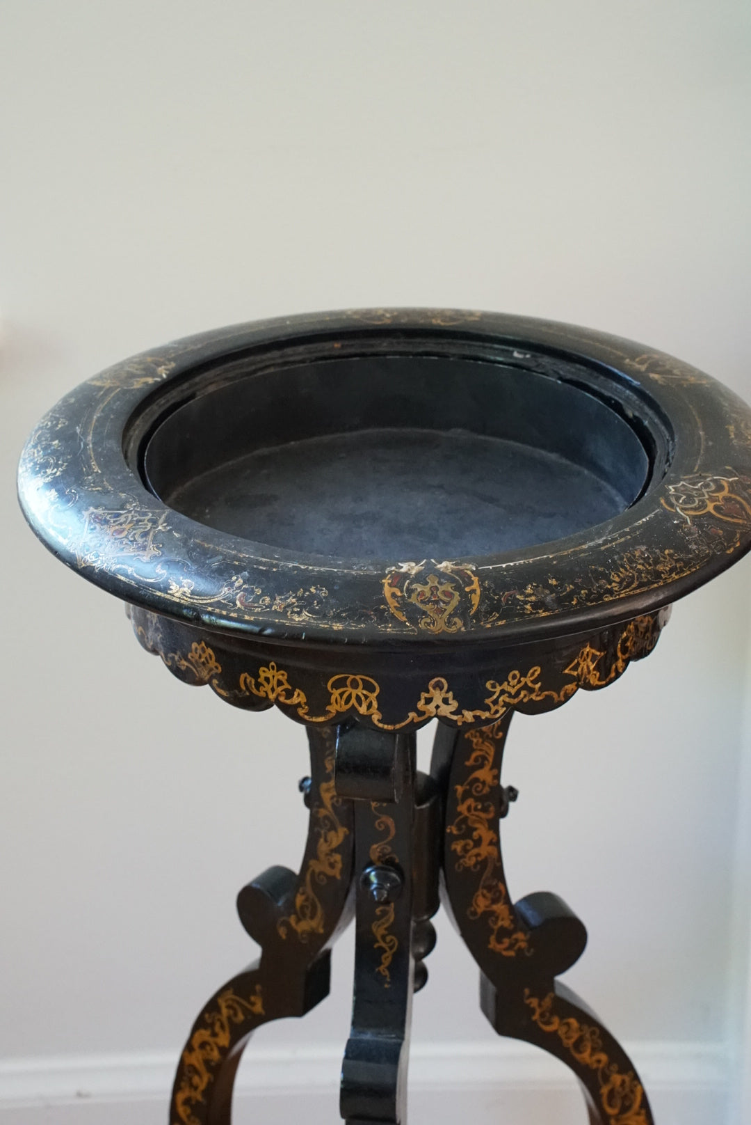 Antique Gilt Wood Jardiniere Stand with Insert