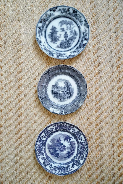 Set of 3 — Antique Mulberry/Flow Black Plates